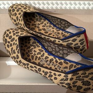 Great condition, slightly worn. Rothy’s flat, rounded toe, cheetah, size 10.